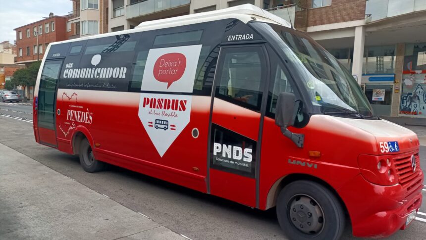 El servei de bus flexible PasBus connecta les platges de Coma-ruga, Sant Salvador i el Francàs amb el centre del Vendrell